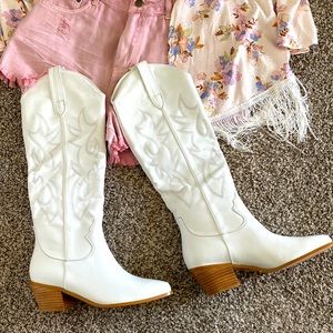 Brand new white cowboy boots! Size 8